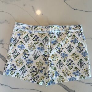 LOFT the Riviera White Floral Women’s Shorts with wild flowers.